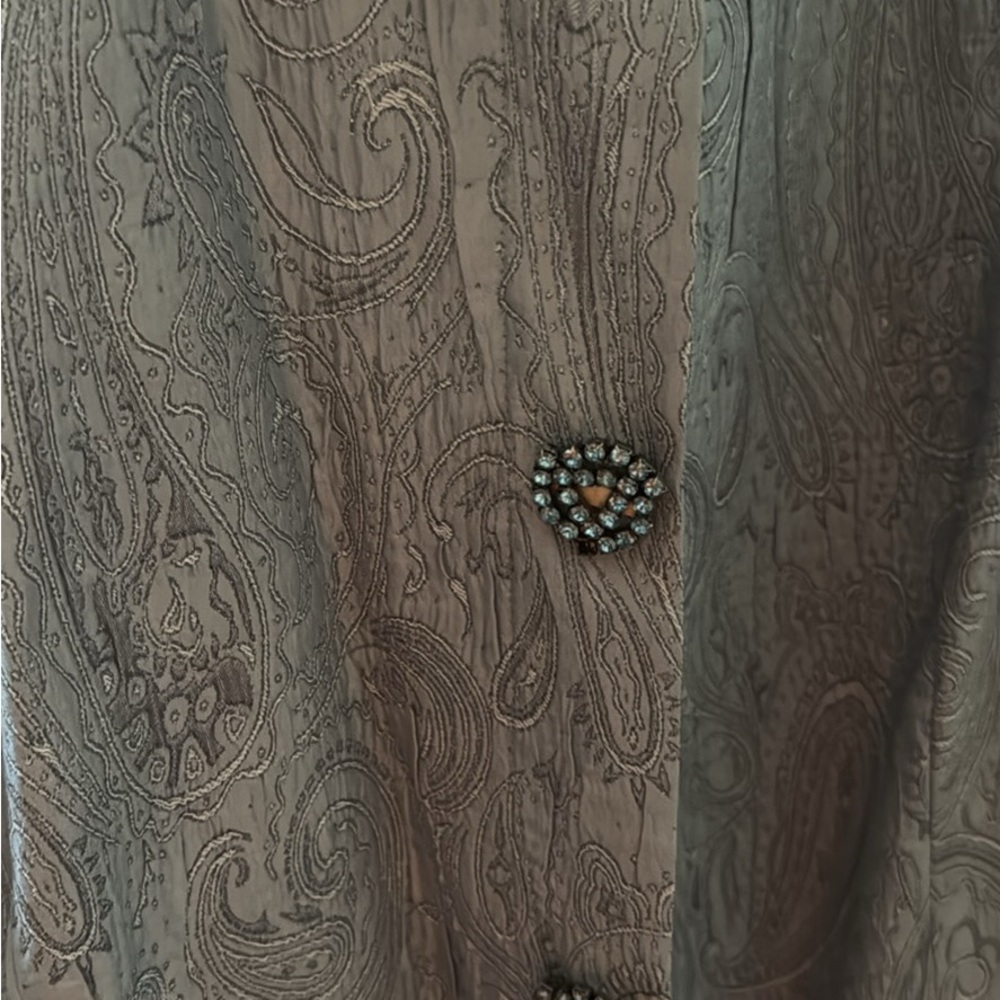 Elegant Gray Paisley Blazer - Picture 2 of 3